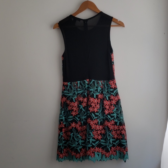 Embroidered floral dress with sheer back - Picture 4 of 7